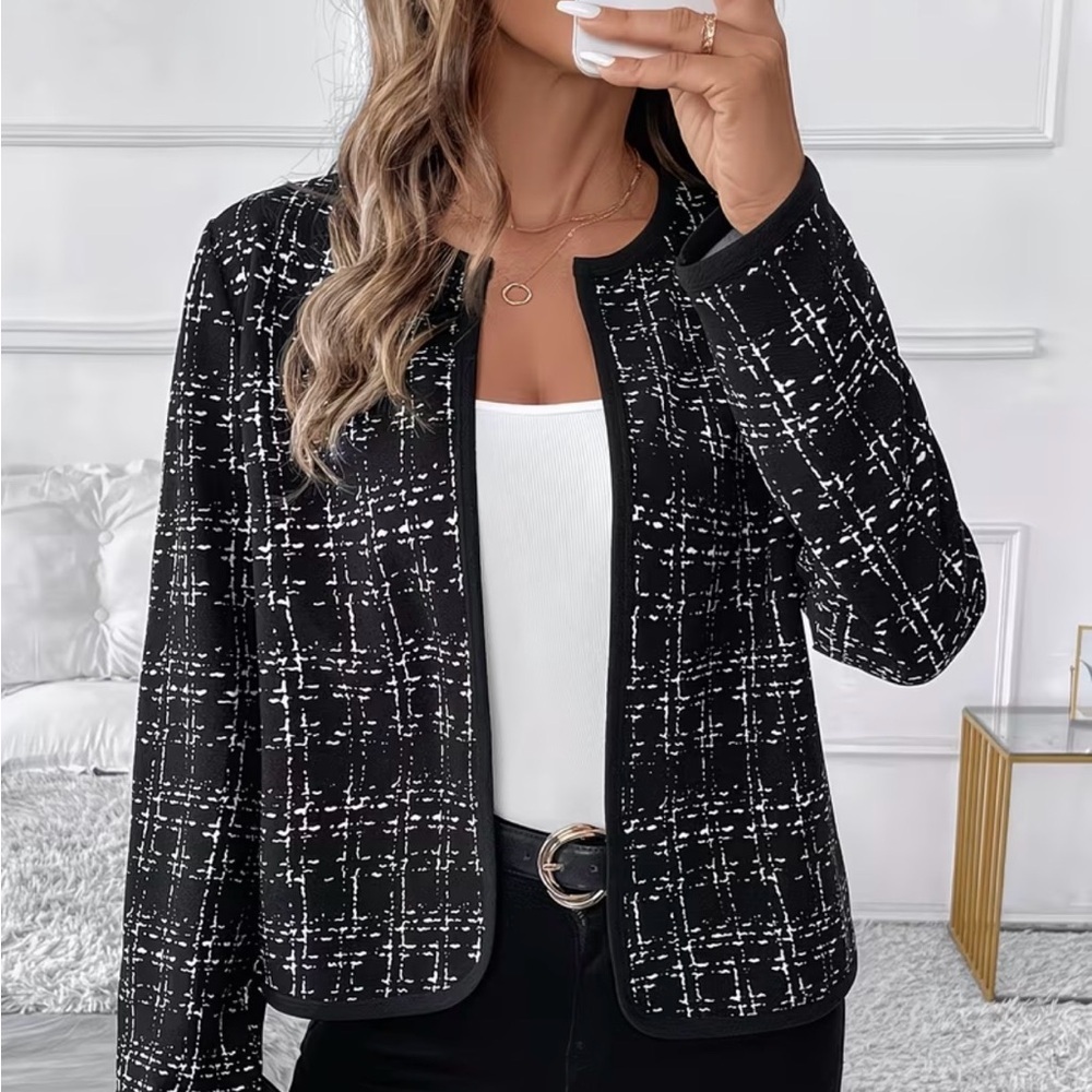 Elegant Black and White Women's Jacket - Picture 5 of 5
